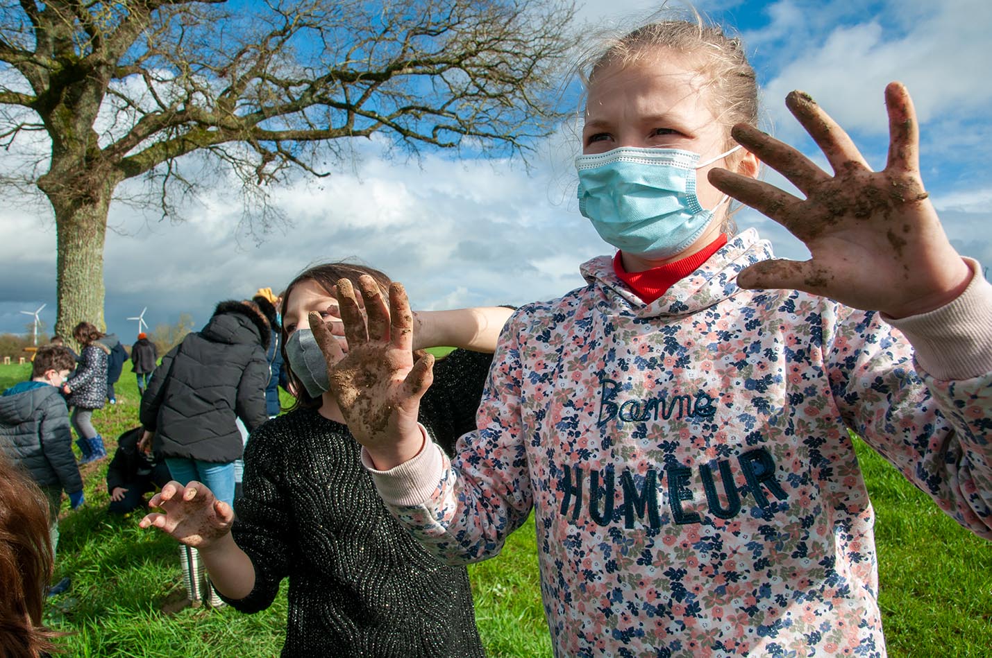 Plantation de haies par les élèves des écoles d’Erbray Plantation de haies par les élèves des écoles d’Erbray